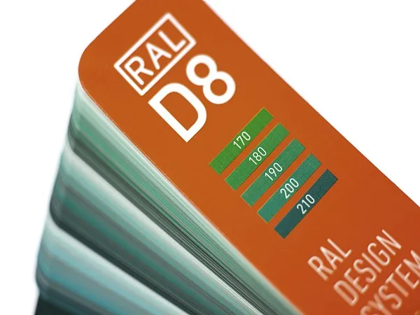 RAL DESIGN D8 Farbfächerbox