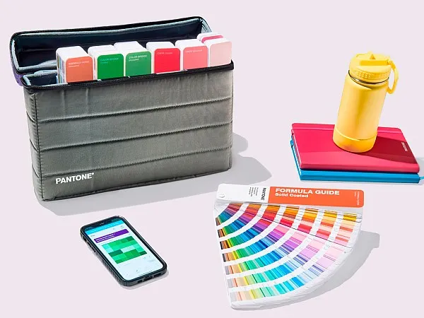 PANTONE Portable Guide Studio 2022