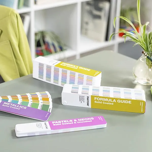 PANTONE Solid Guide Set 2026